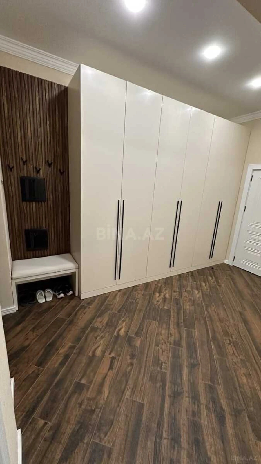 Kirayə verilir 2 otaqlı mənzil 90 m²