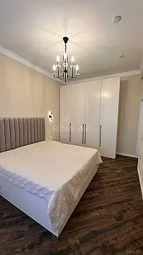 Kirayə verilir 2 otaqlı mənzil 90 m²