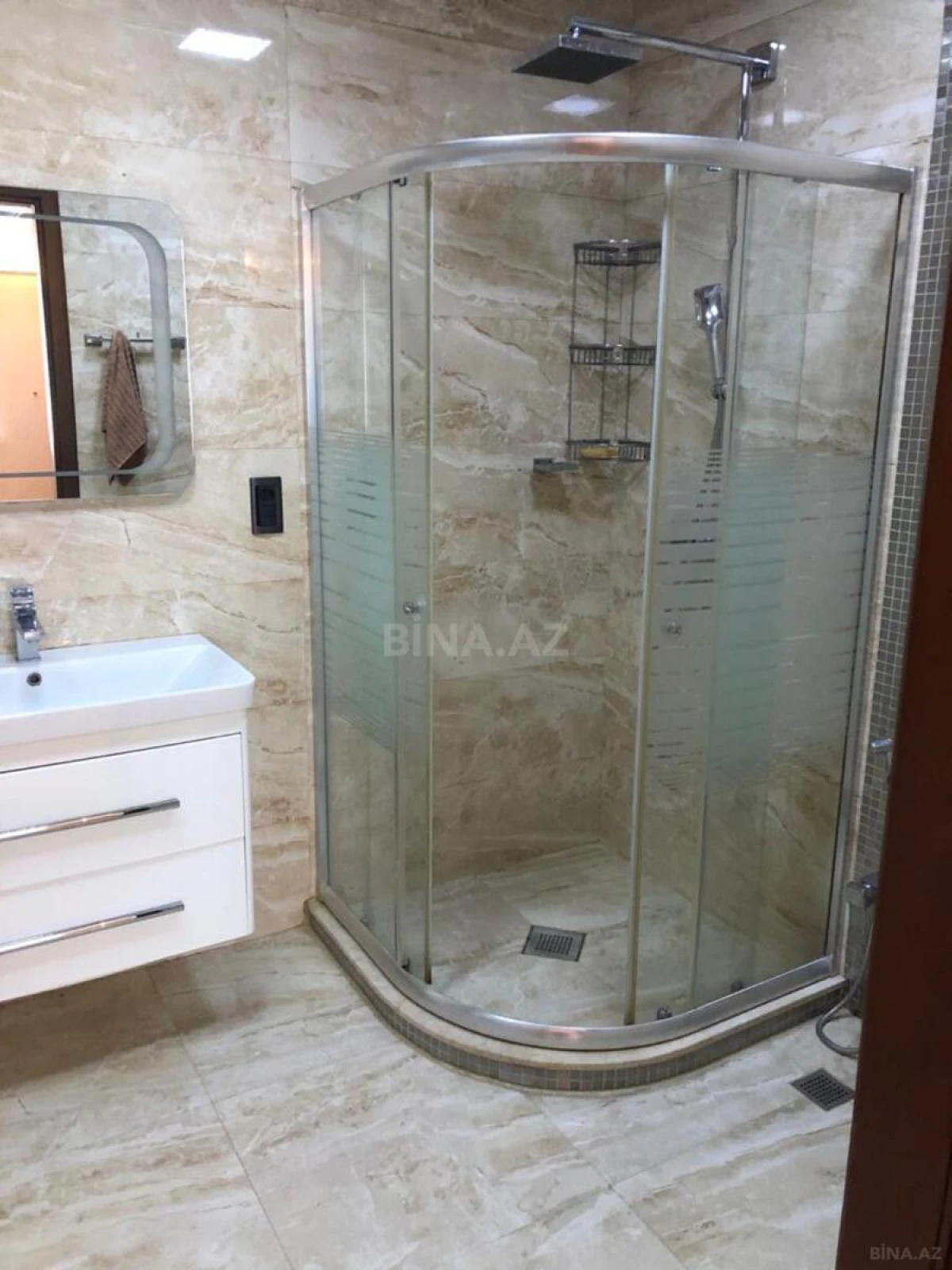 Satılır 5 otaqlı mənzil 286 m²