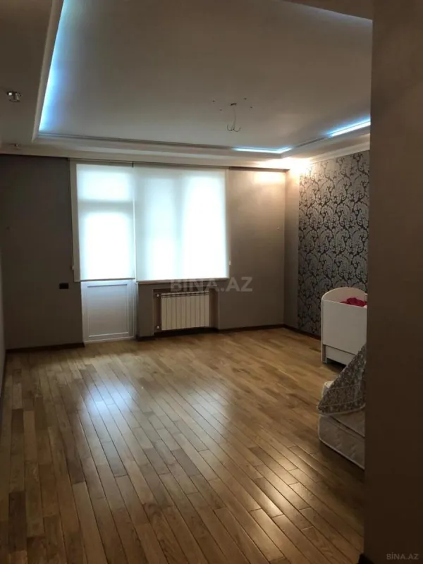 Satılır 5 otaqlı mənzil 286 m²