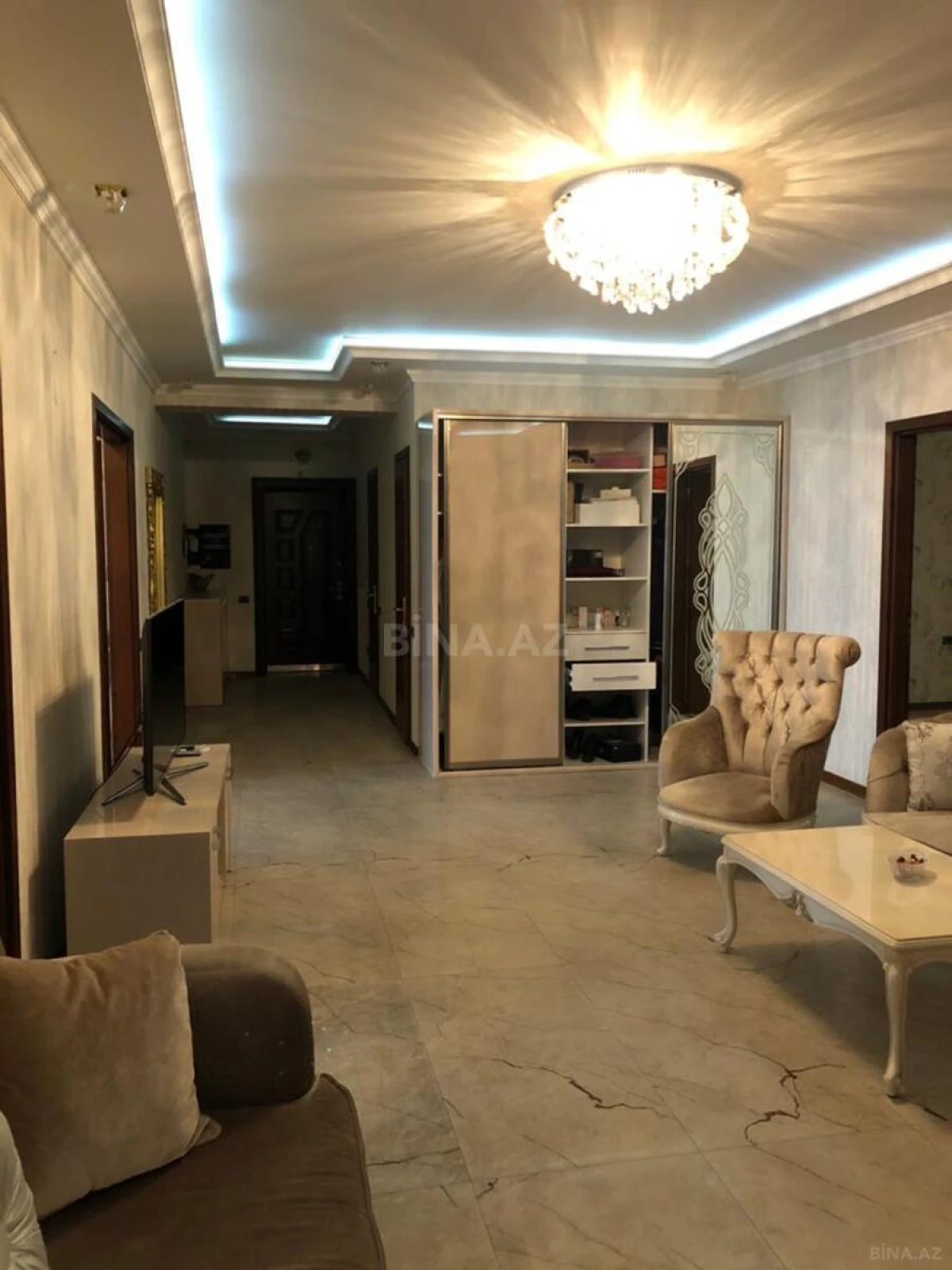 Satılır 5 otaqlı mənzil 286 m²