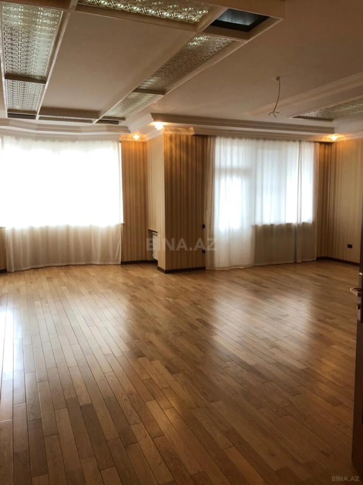 Satılır 5 otaqlı mənzil 286 m²