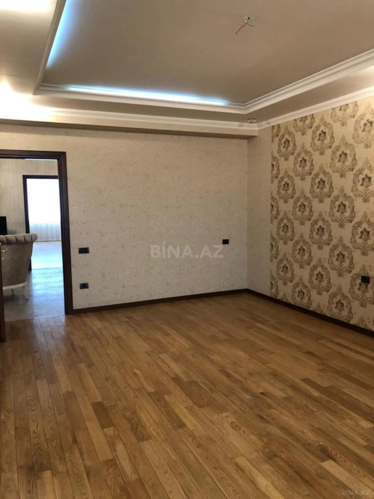 Satılır 5 otaqlı mənzil 286 m²