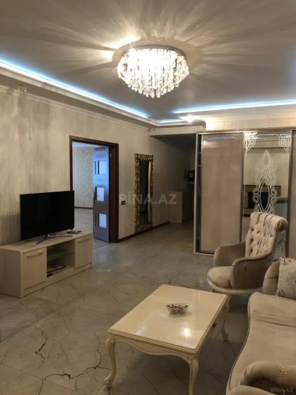 Satılır 5 otaqlı mənzil 286 m²