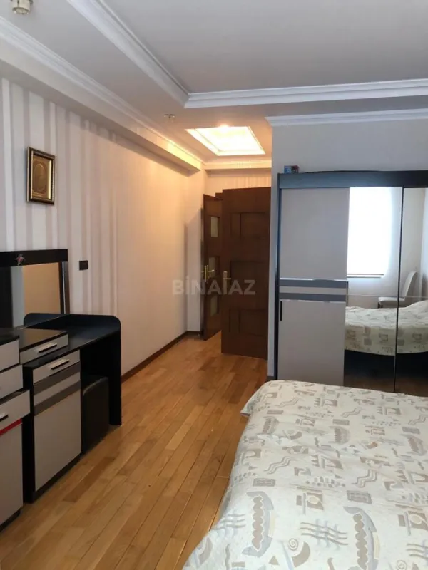 Satılır 5 otaqlı mənzil 286 m²