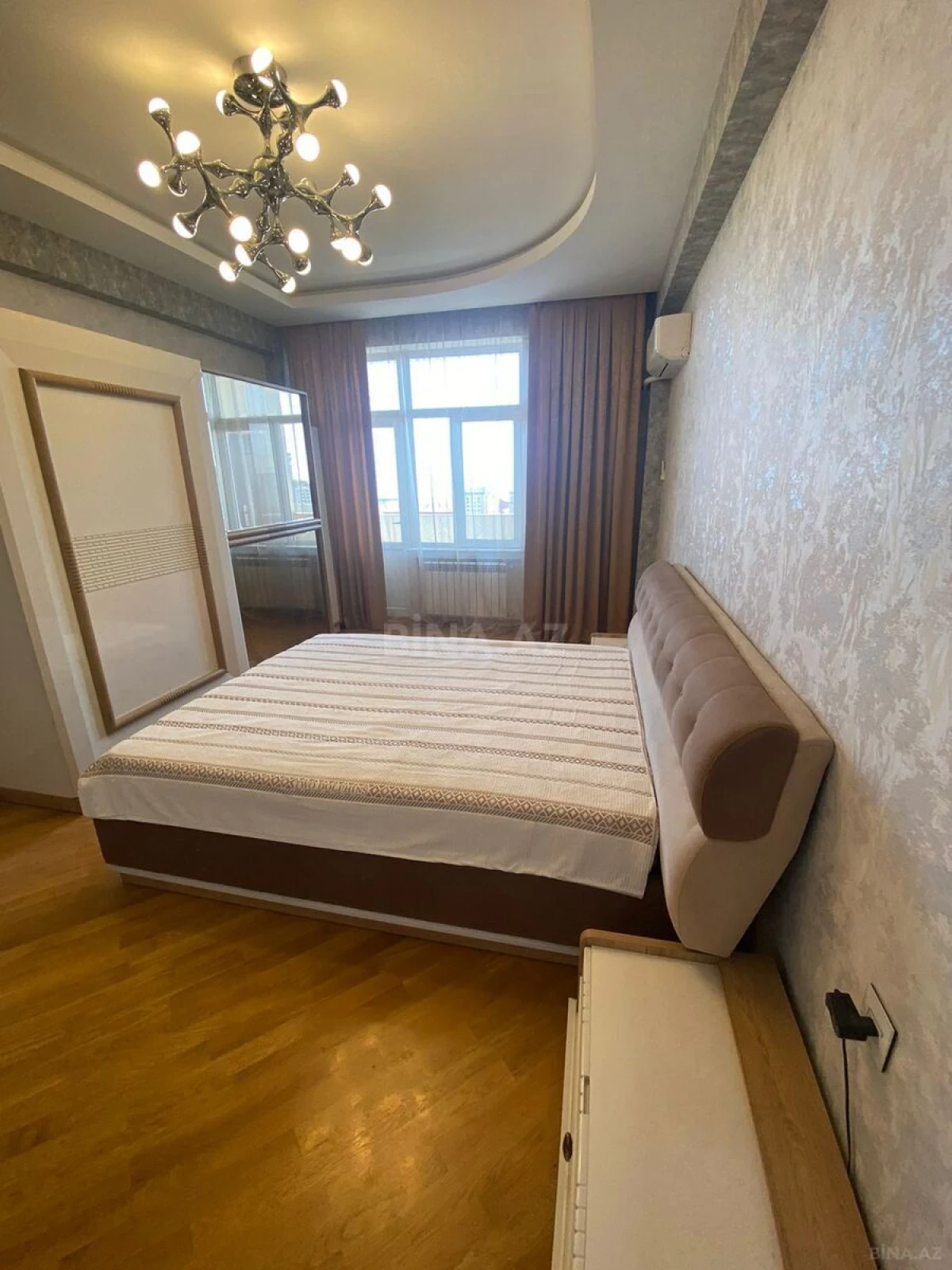 Kirayə verilir 3 otaqlı mənzil 160 m²