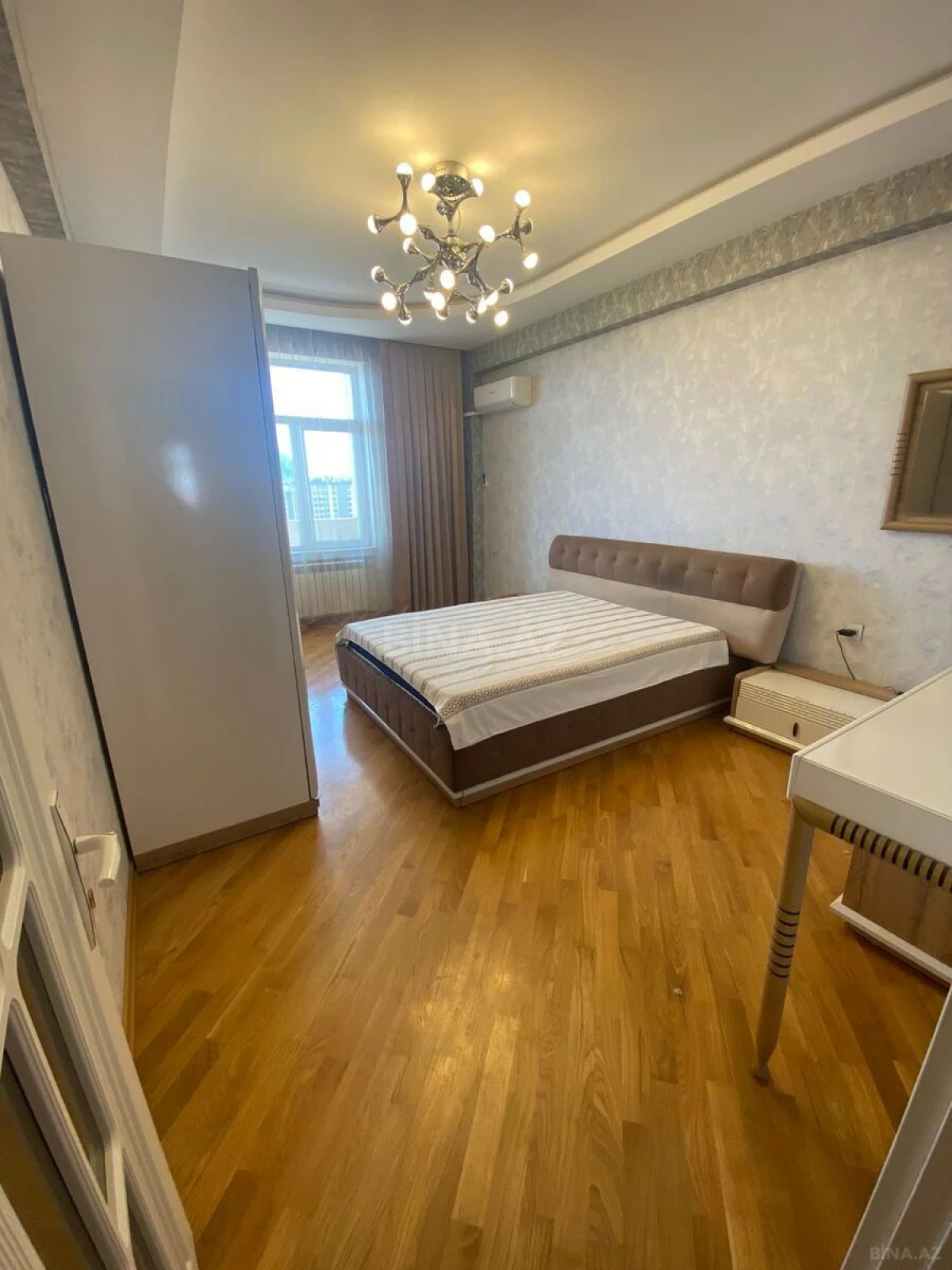 Kirayə verilir 3 otaqlı mənzil 160 m²