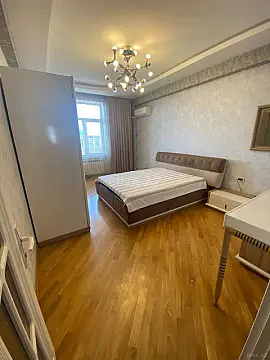 Kirayə verilir 3 otaqlı mənzil 160 m²