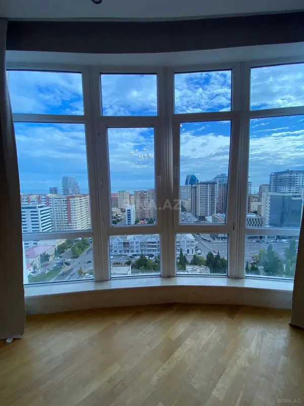 Kirayə verilir 3 otaqlı mənzil 160 m²