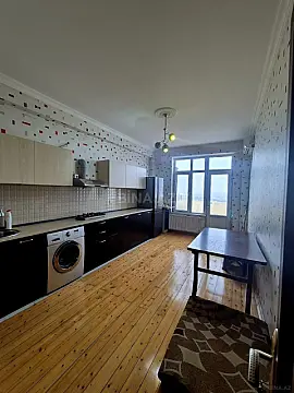 Kirayə verilir 4 otaqlı mənzil 130 m²