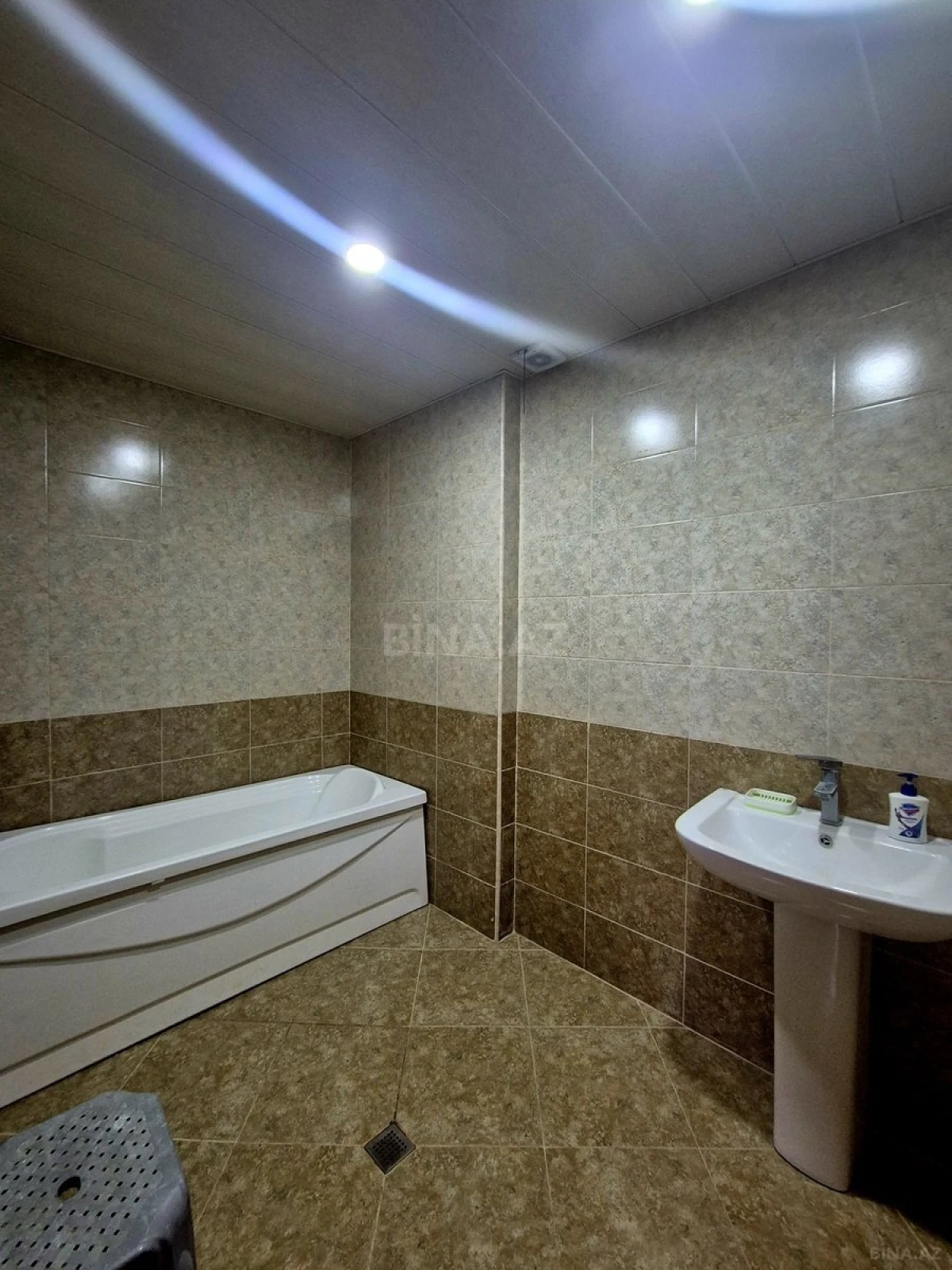 Kirayə verilir 4 otaqlı mənzil 130 m²