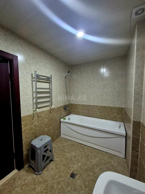 Kirayə verilir 4 otaqlı mənzil 130 m²