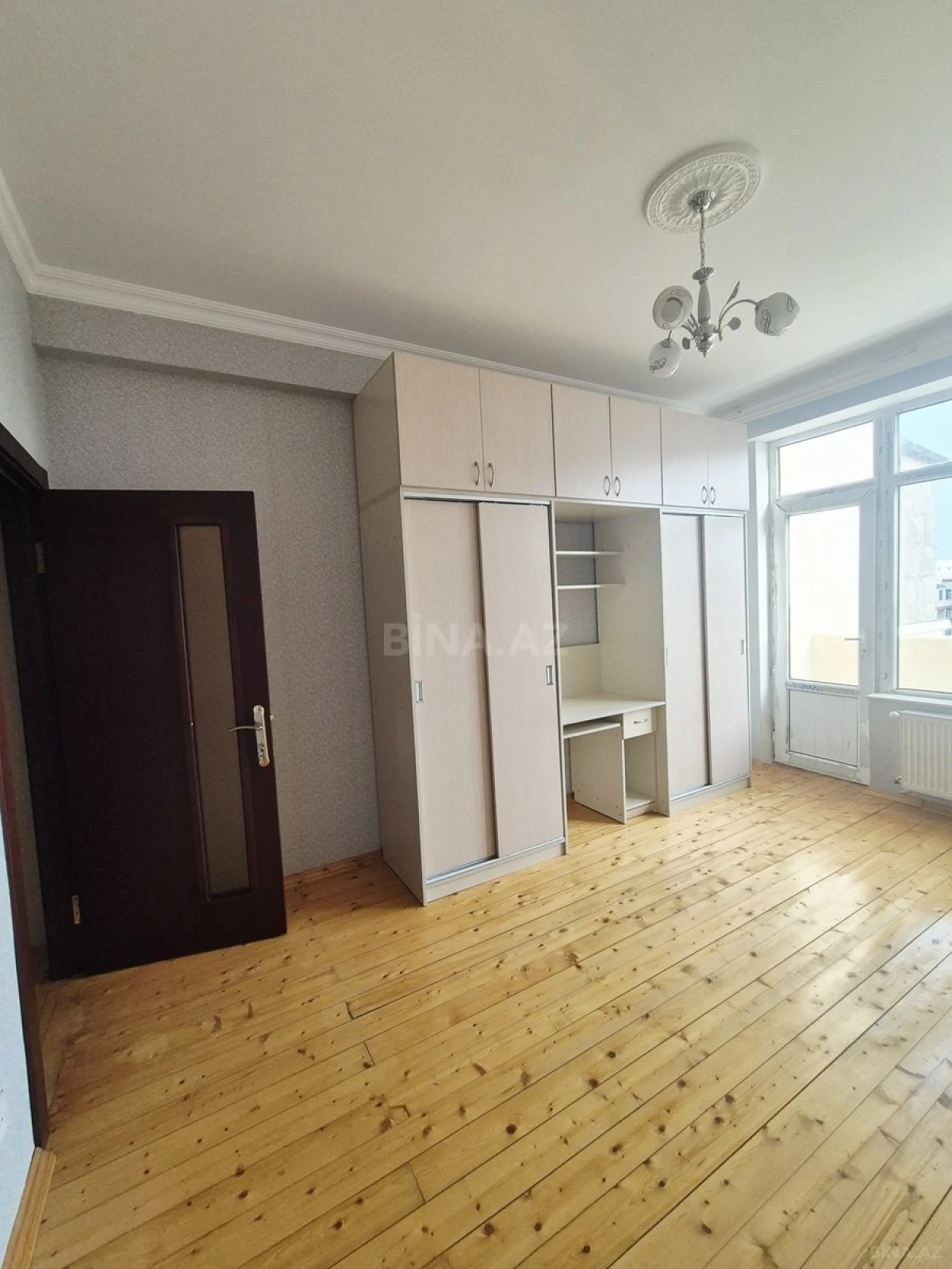 Kirayə verilir 4 otaqlı mənzil 130 m²