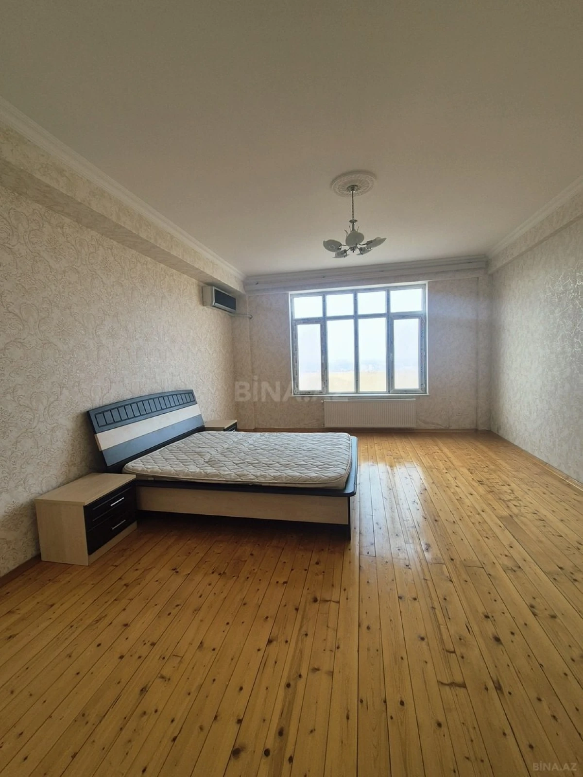 Kirayə verilir 4 otaqlı mənzil 130 m²