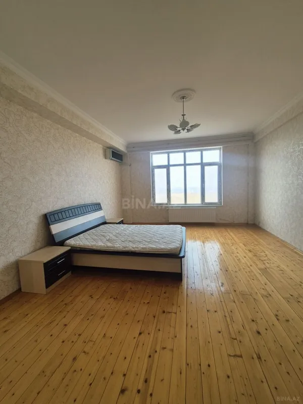 Kirayə verilir 4 otaqlı mənzil 130 m²