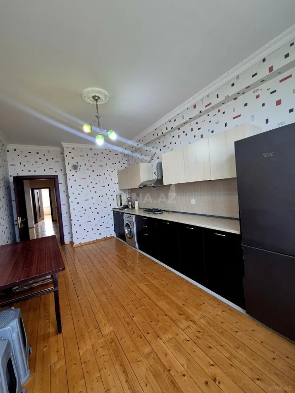 Kirayə verilir 4 otaqlı mənzil 130 m²