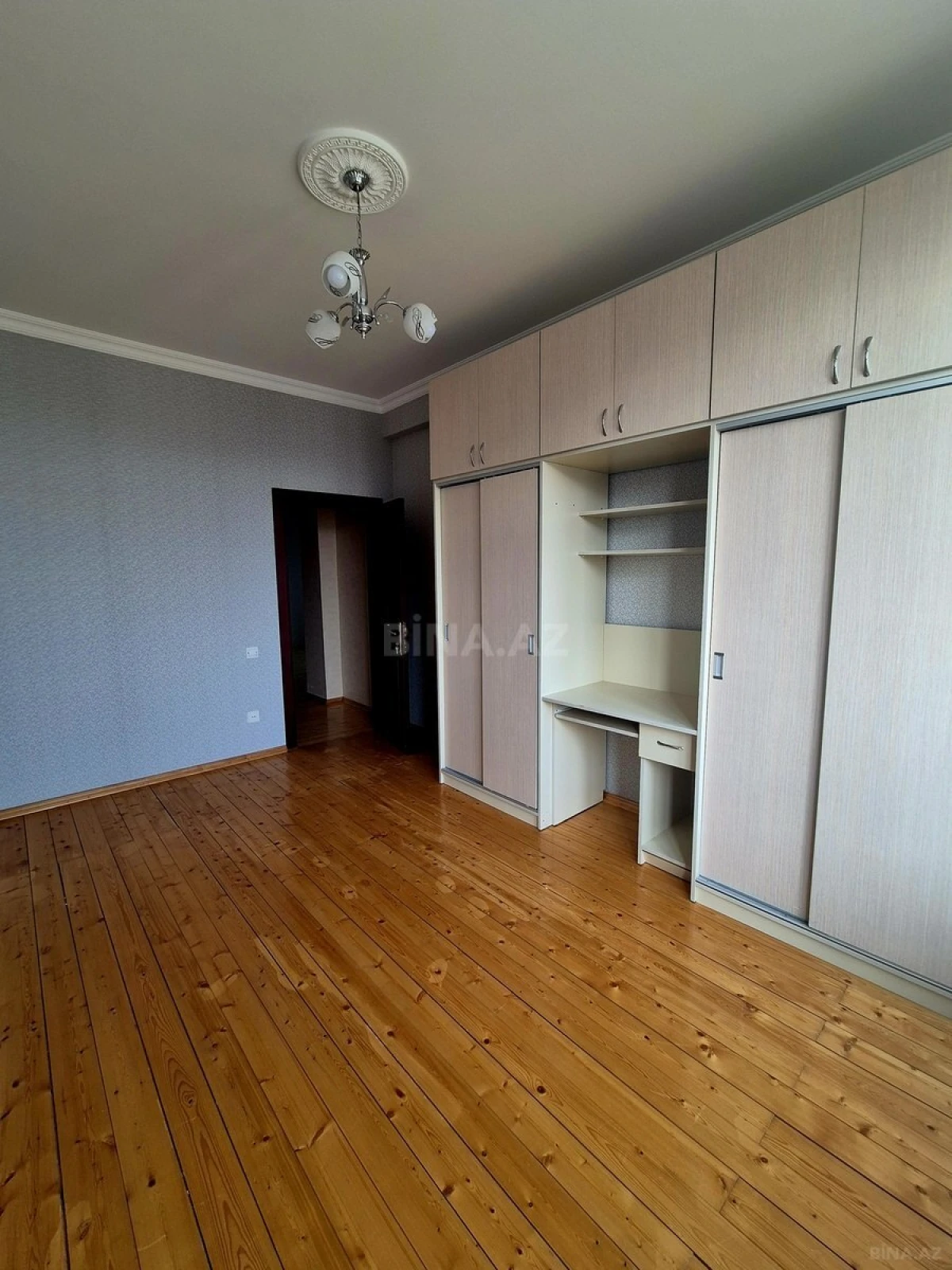 Kirayə verilir 4 otaqlı mənzil 130 m²