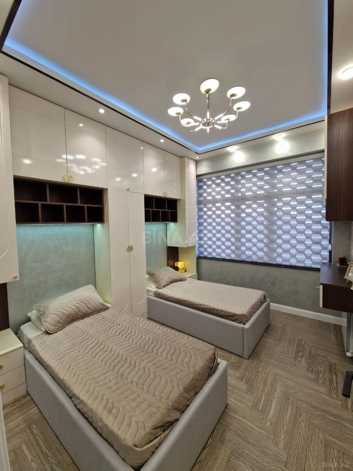 Satılır 3 otaqlı mənzil 102 m²