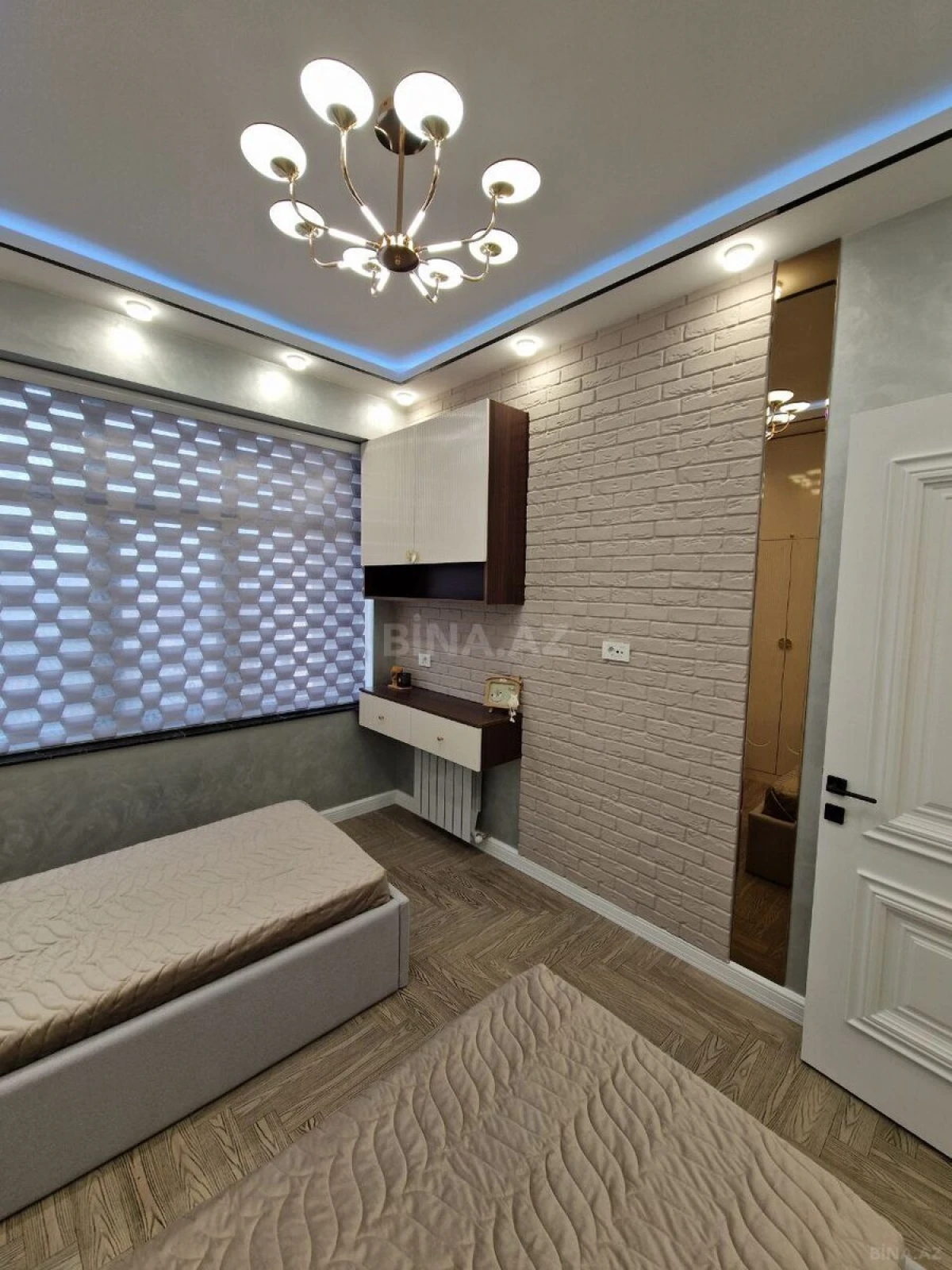 Satılır 3 otaqlı mənzil 102 m²