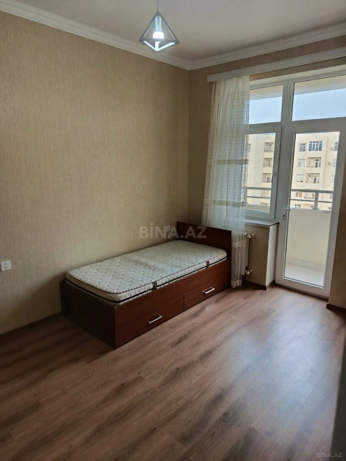 Kirayə verilir 4 otaqlı mənzil 105 m²