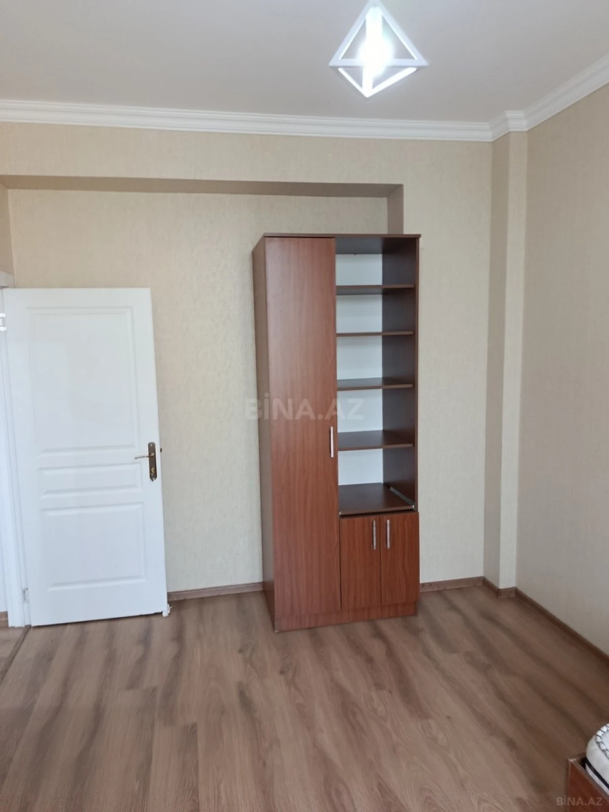 Kirayə verilir 4 otaqlı mənzil 105 m²