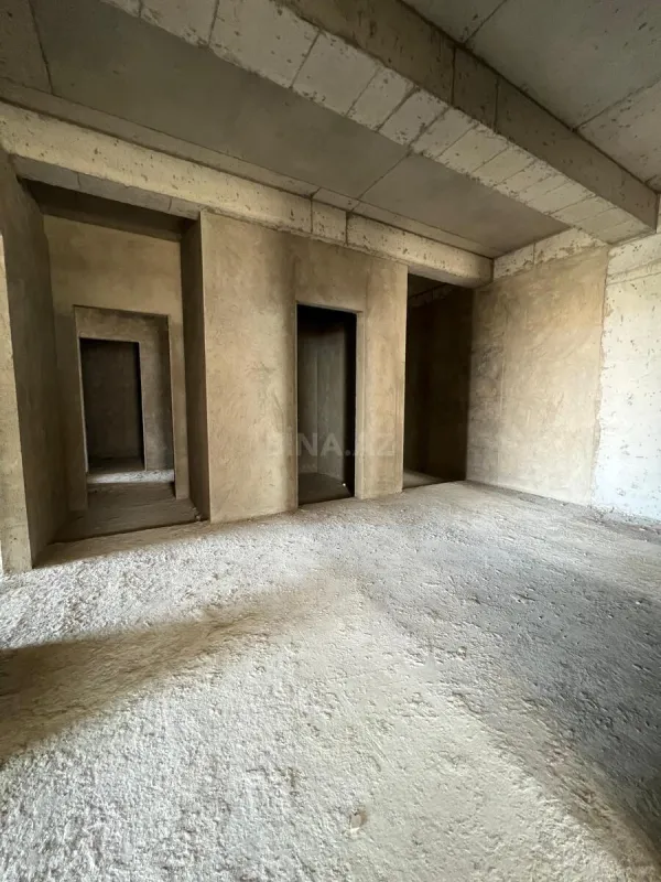 Satılır 4 otaqlı mənzil 198 m²