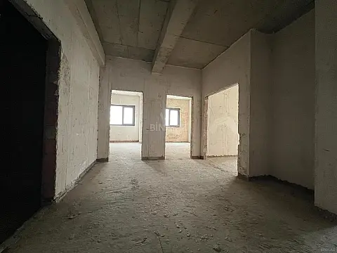 Satılır 4 otaqlı mənzil 198 m²