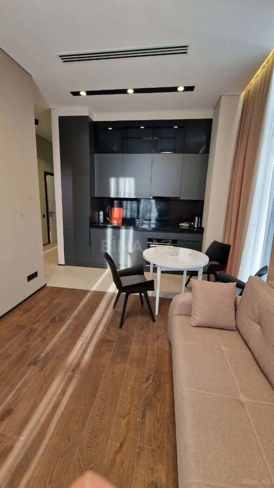 Satılır 2 otaqlı mənzil 84 m²