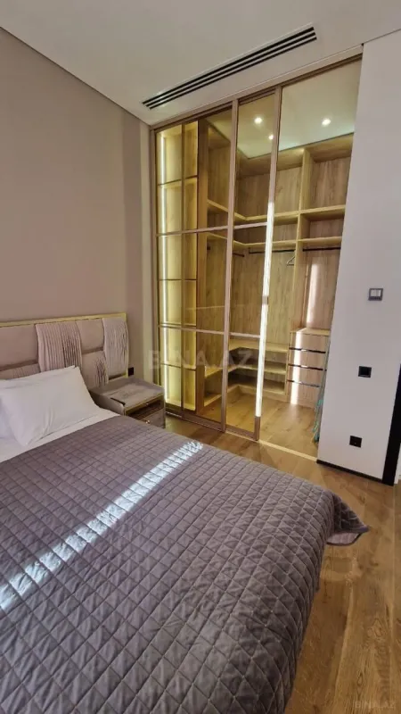 Satılır 2 otaqlı mənzil 84 m²