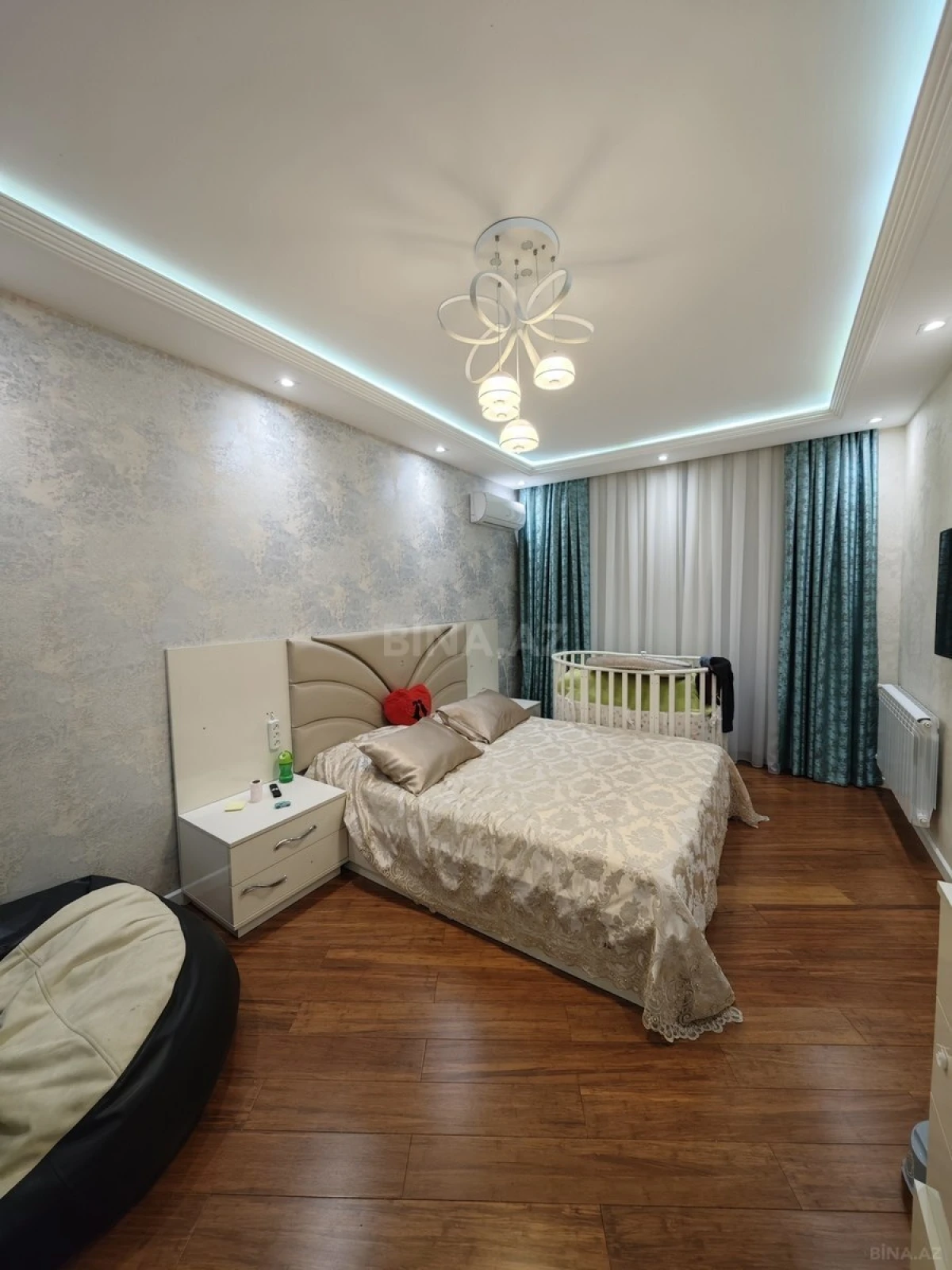 Satılır 4 otaqlı mənzil 100 m²