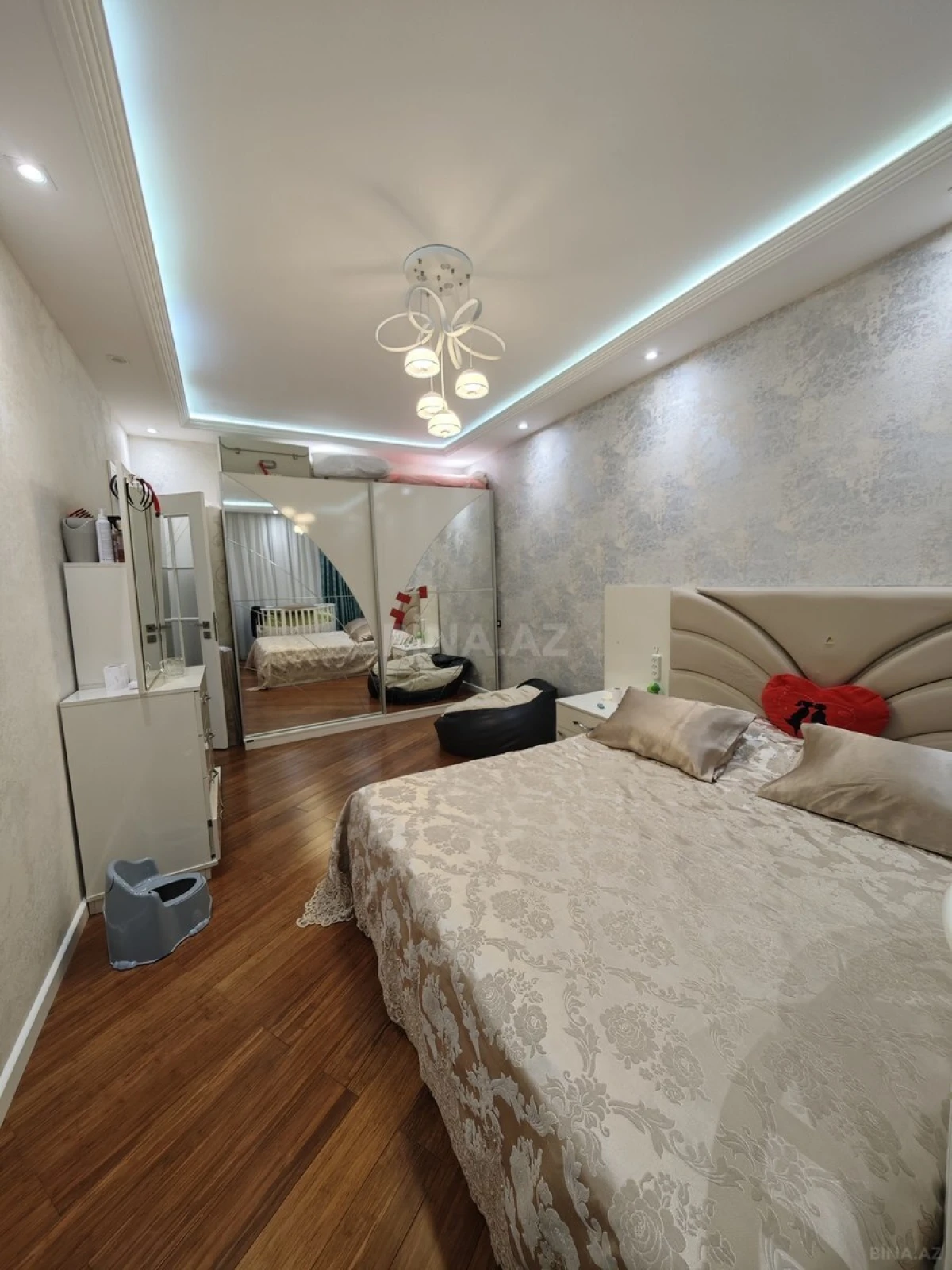 Satılır 4 otaqlı mənzil 100 m²