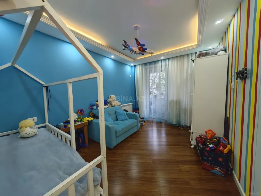 Satılır 4 otaqlı mənzil 100 m²