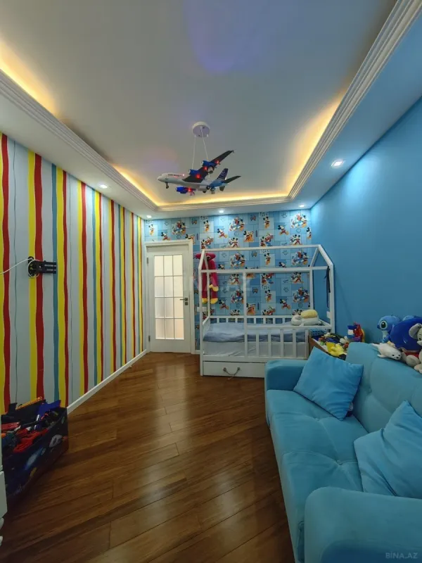 Satılır 4 otaqlı mənzil 100 m²