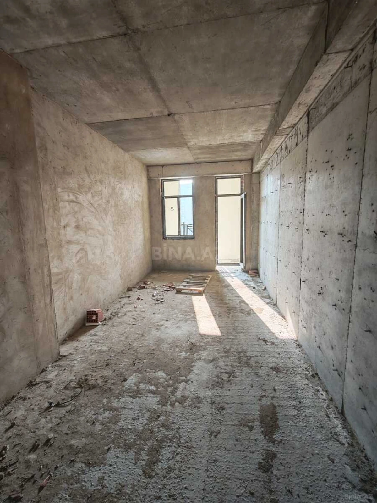 Satılır 3 otaqlı mənzil 142 m²