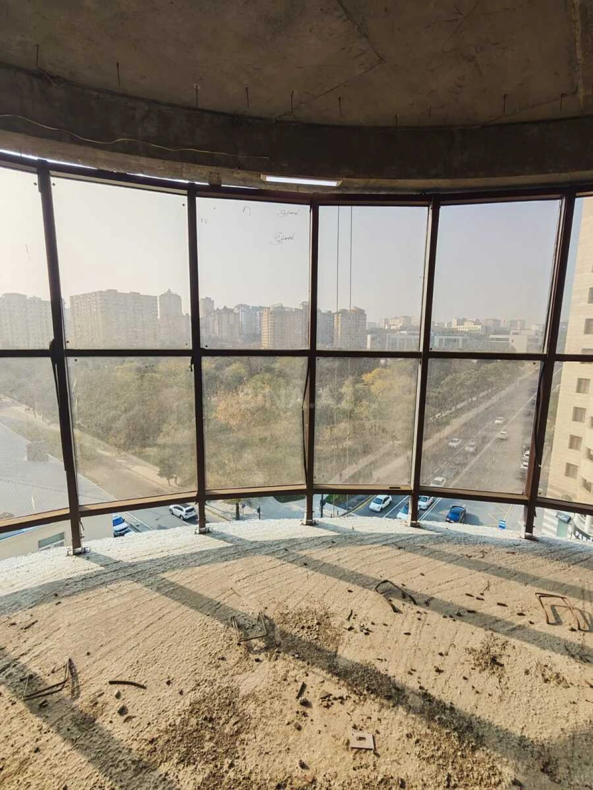 Satılır 3 otaqlı mənzil 142 m²