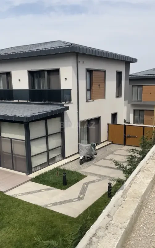 Satılır 7 otaqlı həyət evi 533 m²