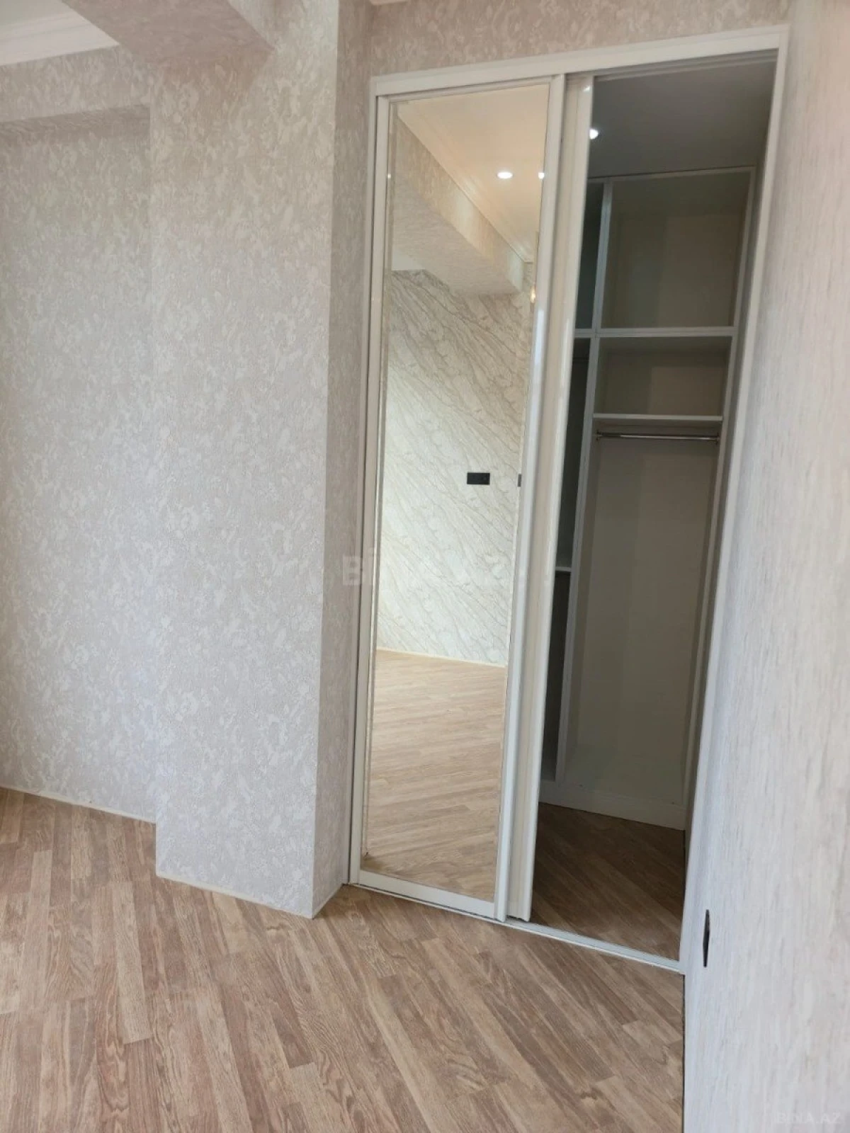 Satılır 3 otaqlı mənzil 95 m²