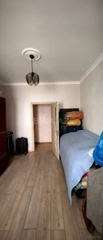 Satılır 5 otaqlı mənzil 120 m²