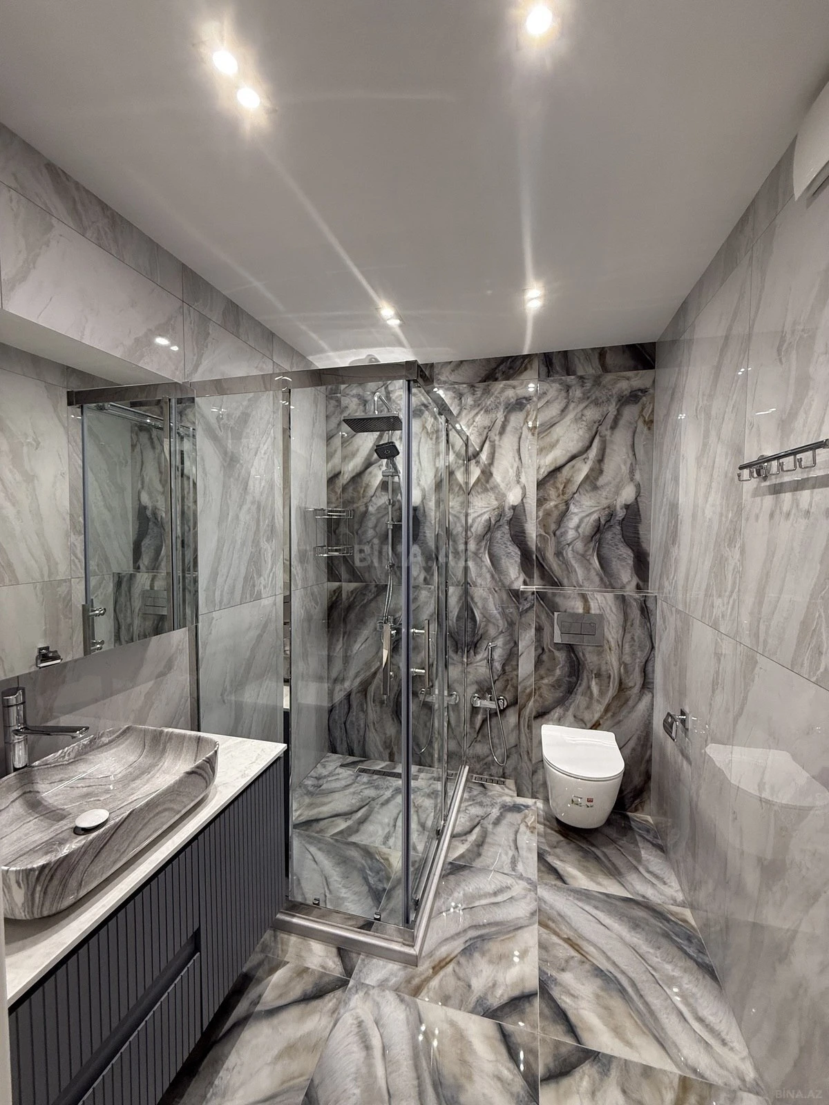 Satılır 3 otaqlı mənzil 145 m²