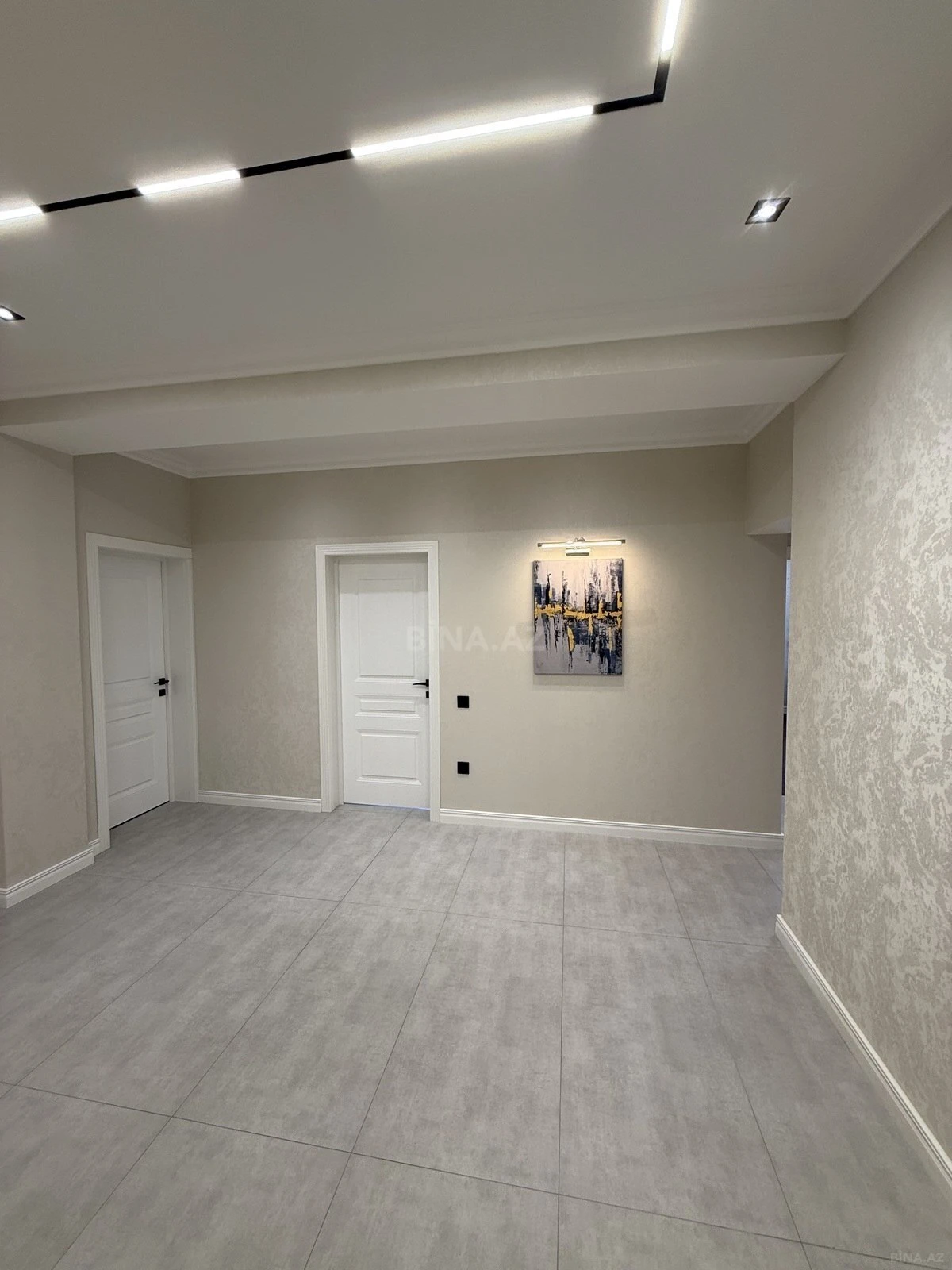 Satılır 3 otaqlı mənzil 145 m²