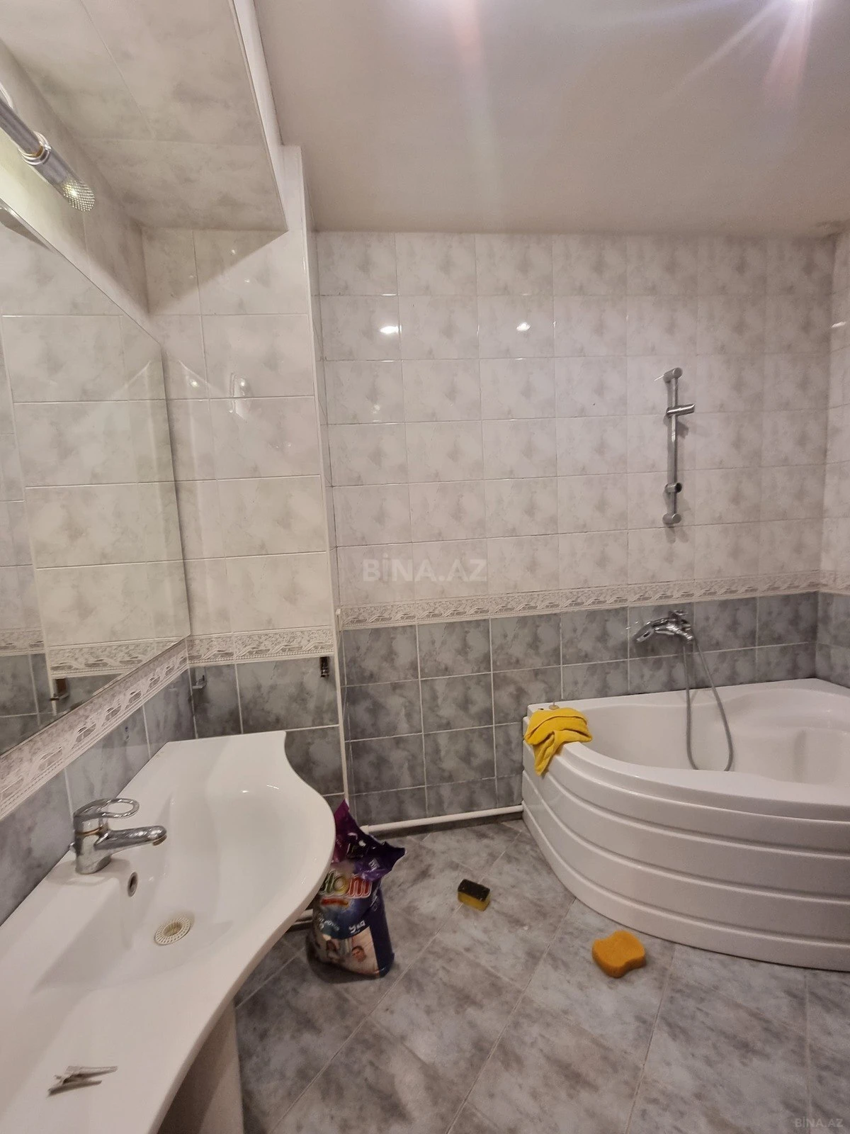 Satılır 4 otaqlı mənzil 190 m²
