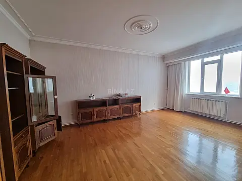 Satılır 4 otaqlı mənzil 190 m²