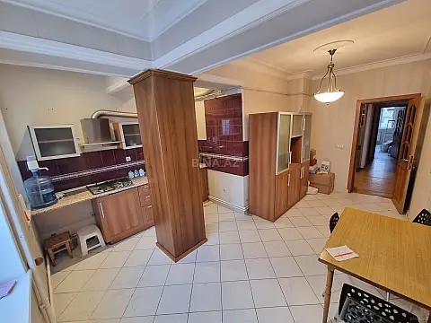Satılır 4 otaqlı mənzil 190 m²