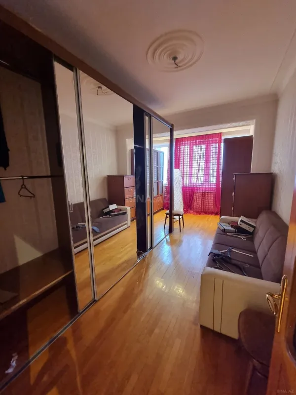 Satılır 4 otaqlı mənzil 190 m²