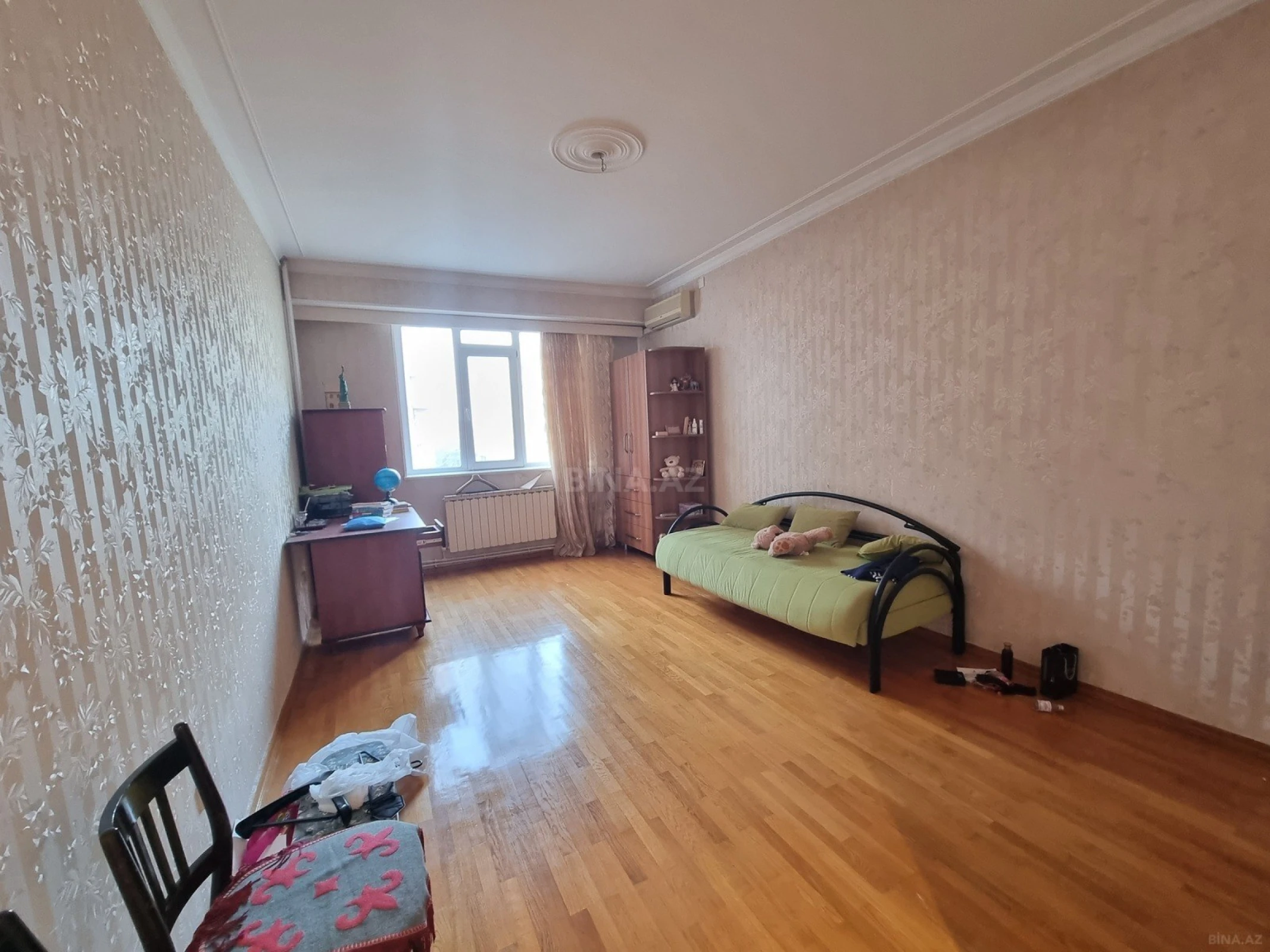 Satılır 4 otaqlı mənzil 190 m²