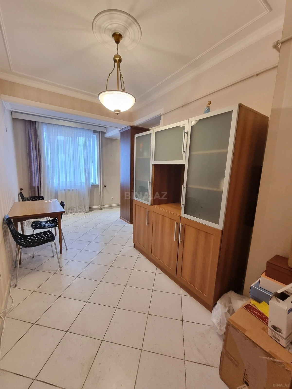 Satılır 4 otaqlı mənzil 190 m²