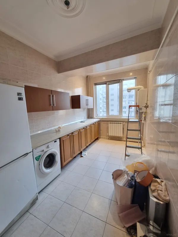 Satılır 4 otaqlı mənzil 190 m²
