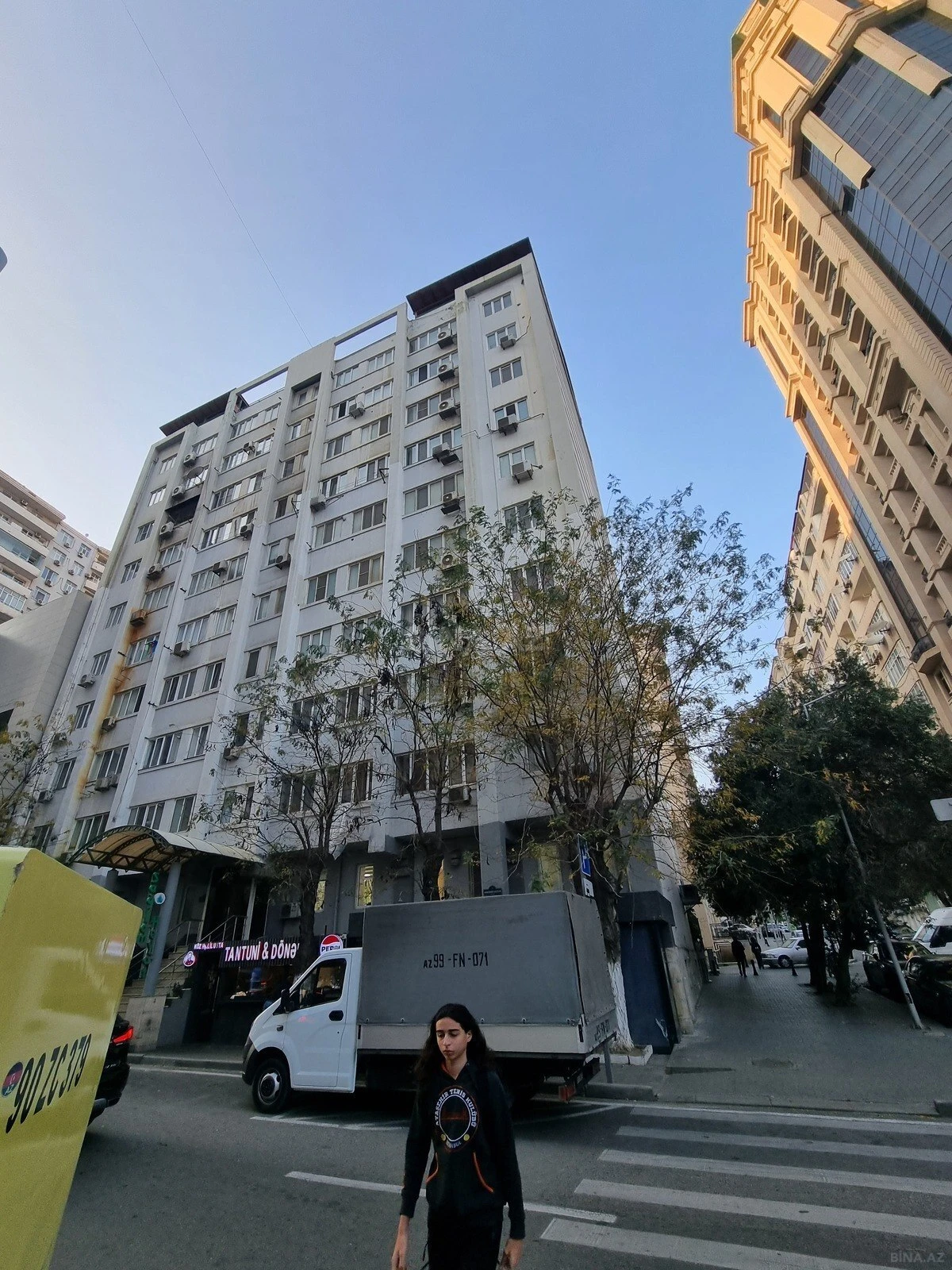 Satılır 4 otaqlı mənzil 190 m²