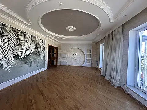 Satılır 8 otaqlı həyət evi 300 m²
