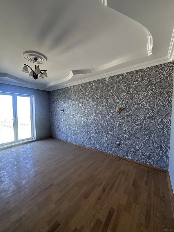 Satılır 8 otaqlı həyət evi 300 m²
